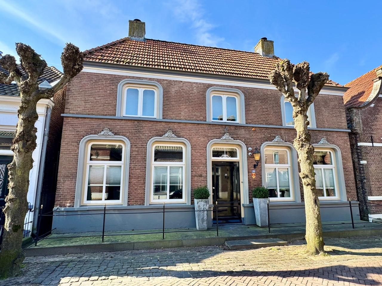 Detached Living with Garden and Garage - Image 2