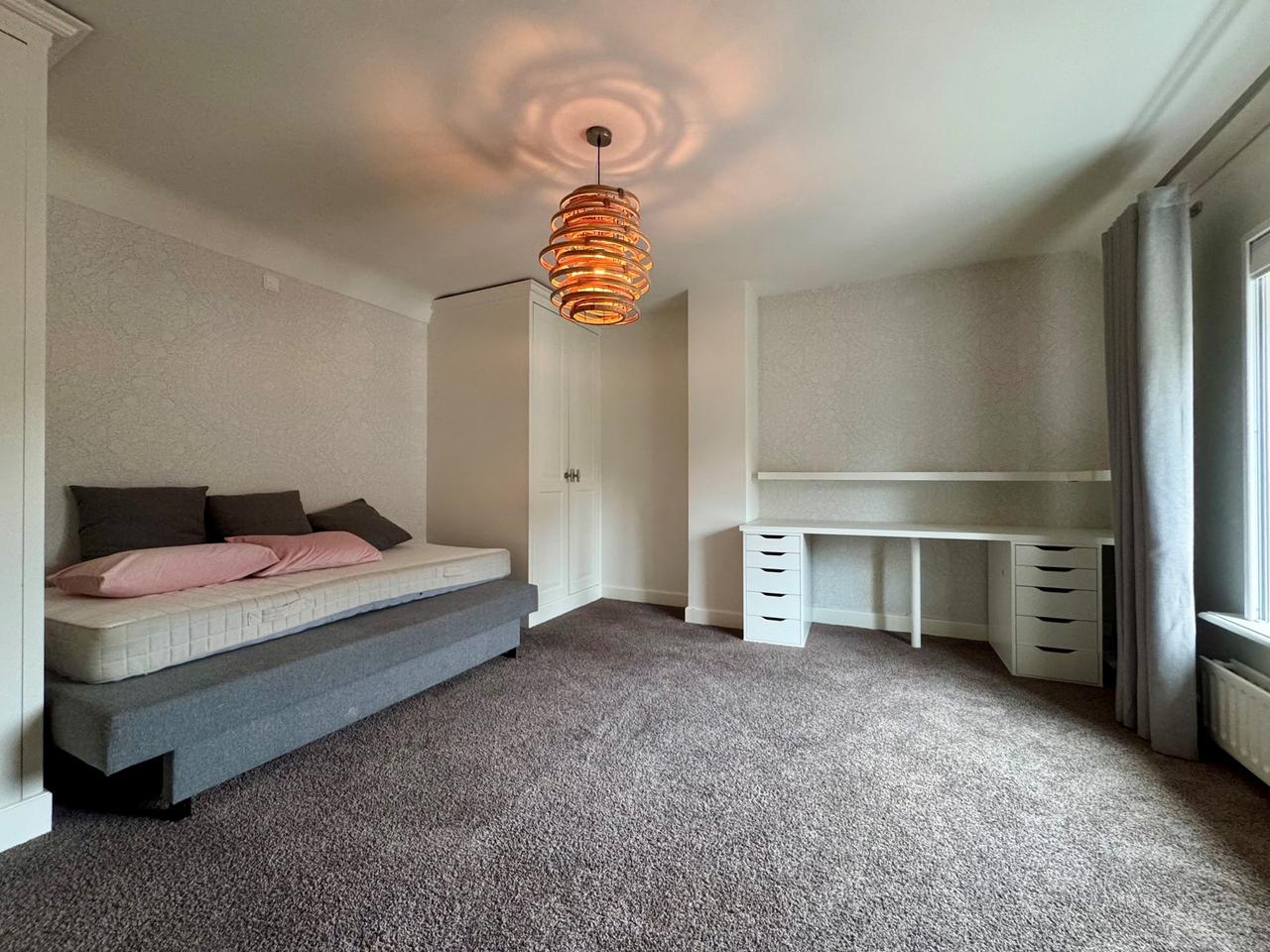 Detached Living with Garden and Garage - Image 30