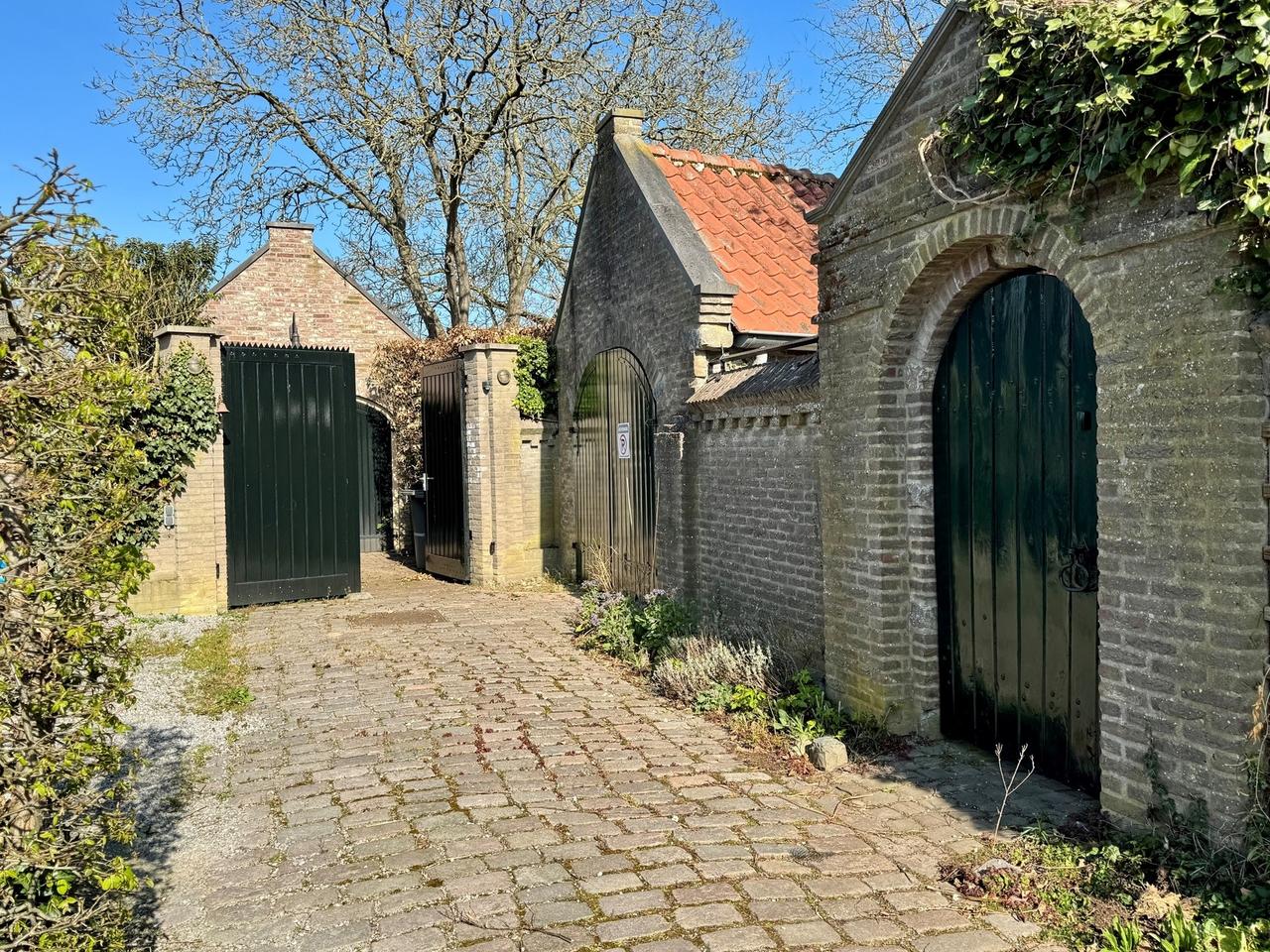 Detached Living with Garden and Garage - Image 38