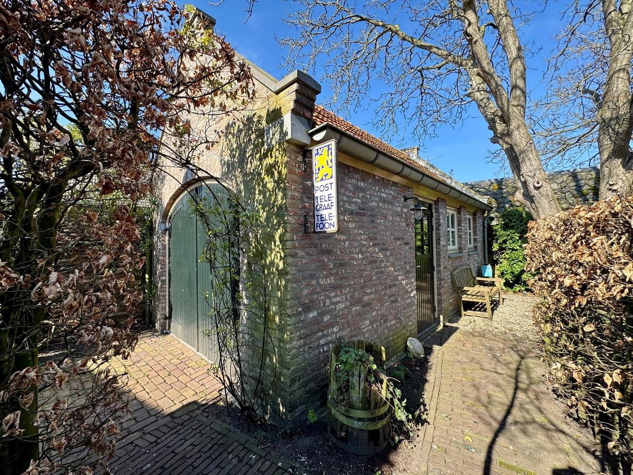 Detached Living with Garden and Garage - Image 40