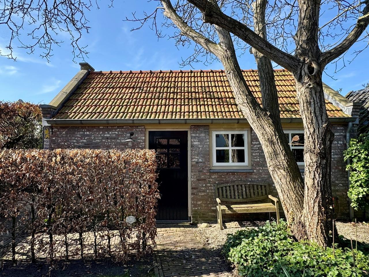 Detached Living with Garden and Garage - Image 41