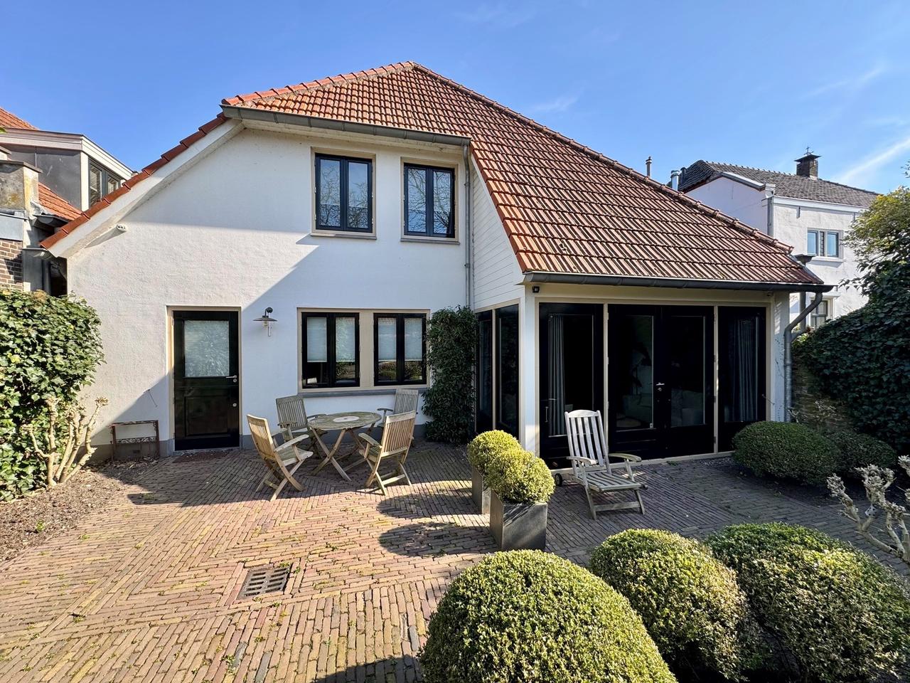 Detached Living with Garden and Garage - Image 43
