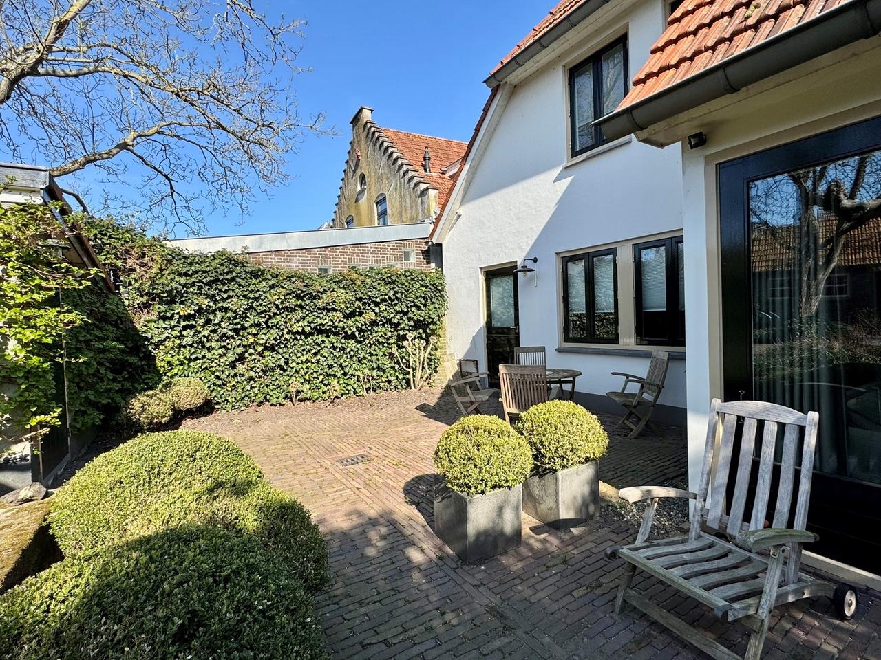 Detached Living with Garden and Garage - Image 45