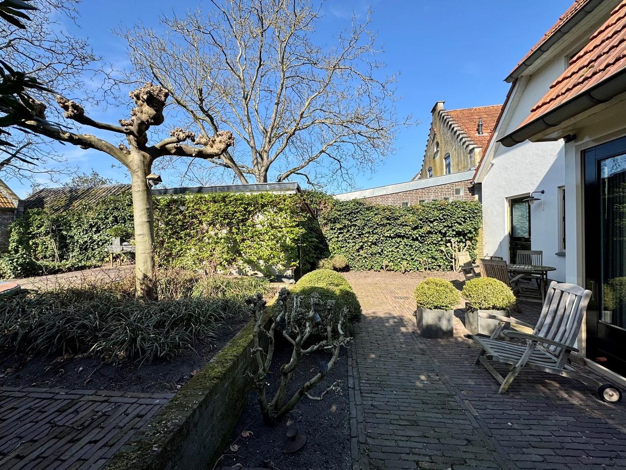 Detached Living with Garden and Garage - Image 46