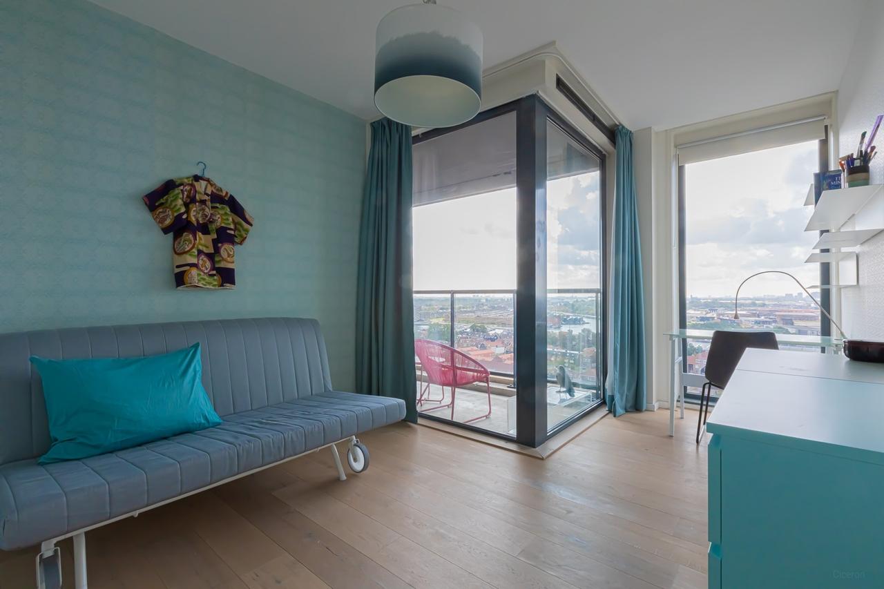 Gemeubileerd 3-kamerappartement op de 14e - Afbeelding 15