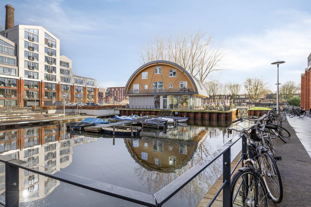 Waterfront 2-Bedroom Apartment in Utrecht - Image 16