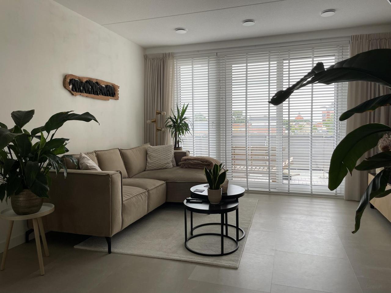 Licht 3-kamer appartement met balkon - Afbeelding 2