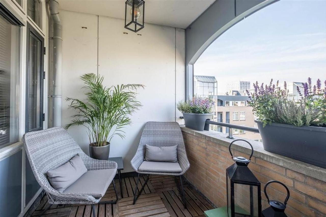Top Floor Apartment with Balcony and Parking - Image 4