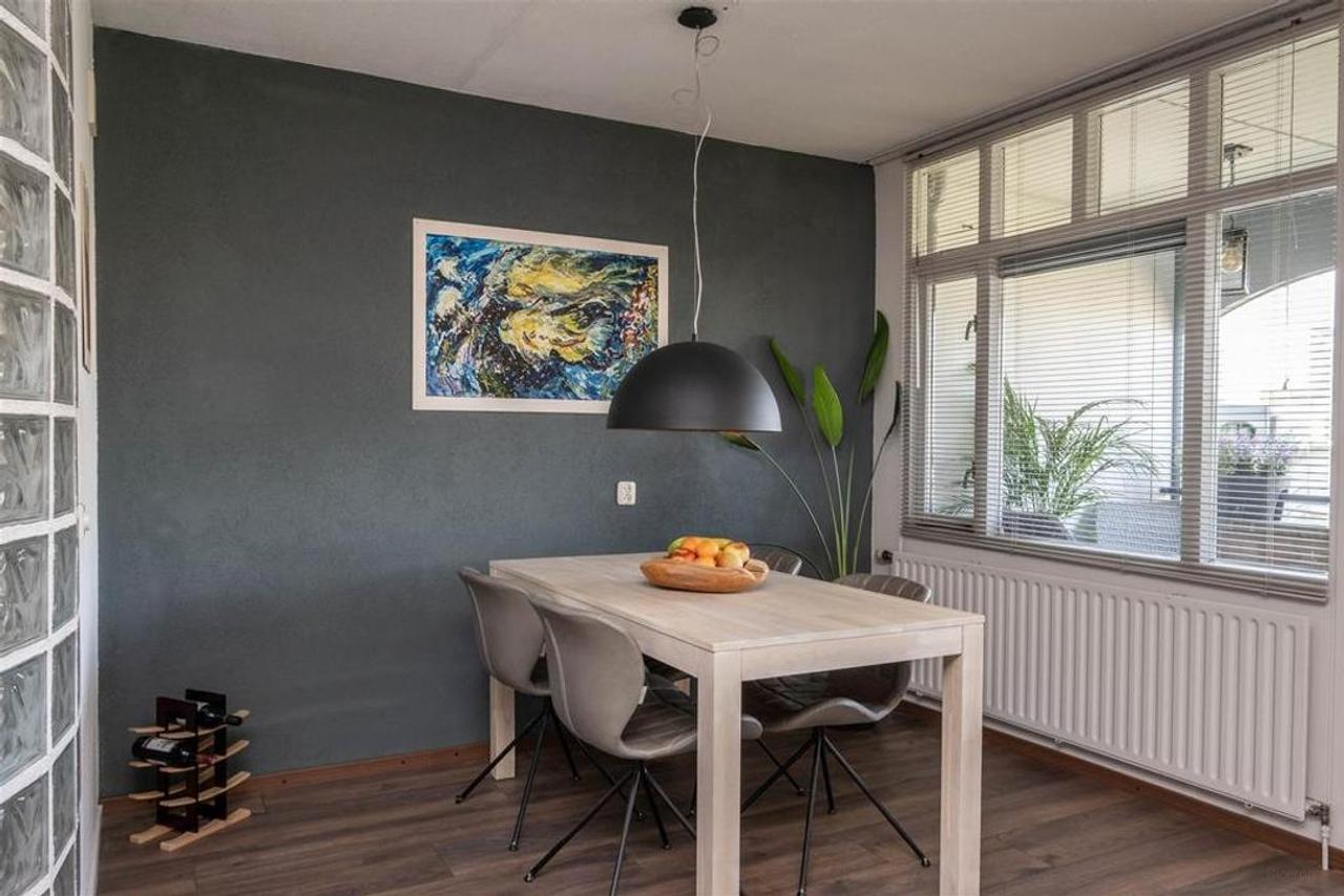 Top Floor Apartment with Balcony and Parking - Image 8