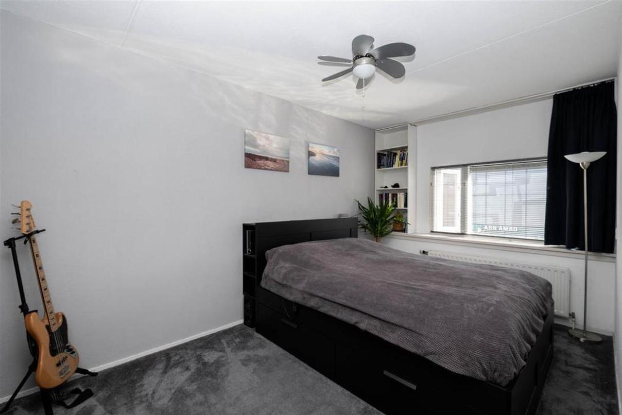 Top Floor Apartment with Balcony and Parking - Image 14
