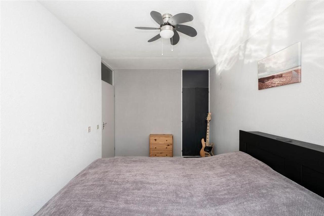Top Floor Apartment with Balcony and Parking - Image 15