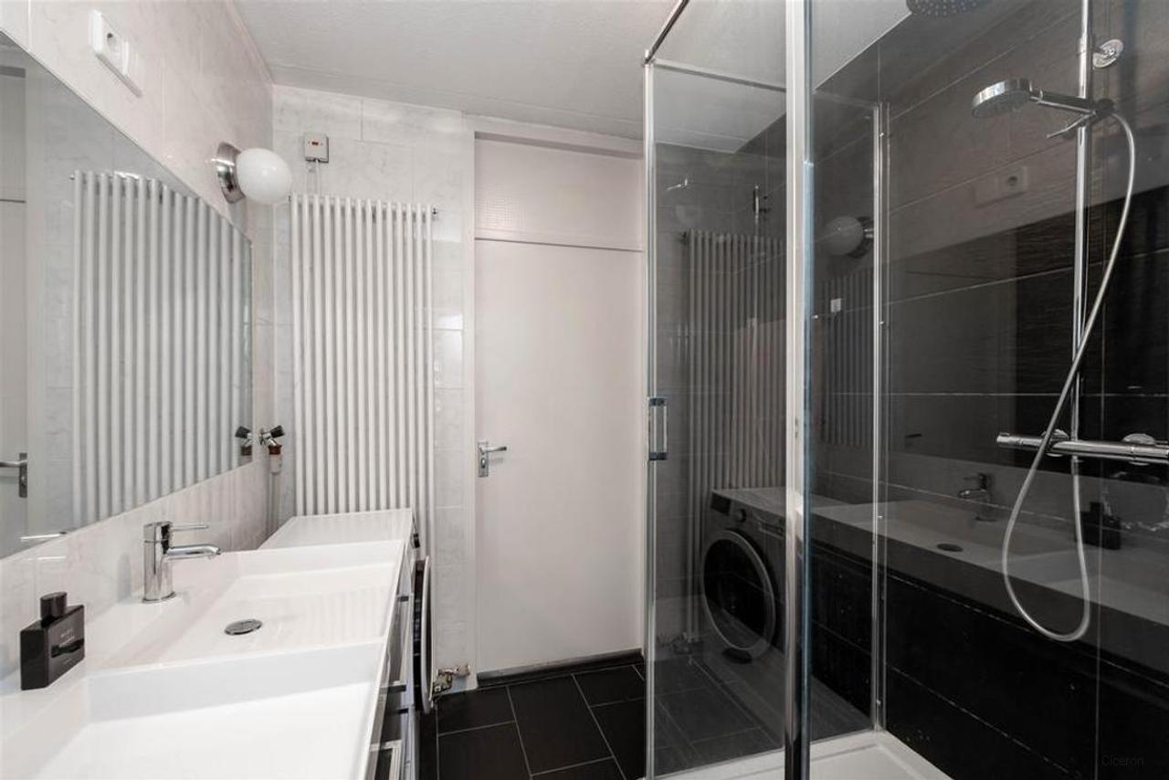 Top Floor Apartment with Balcony and Parking - Image 16