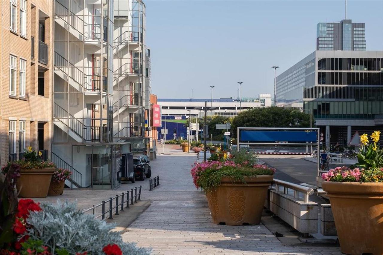Top Floor Apartment with Balcony and Parking - Image 20
