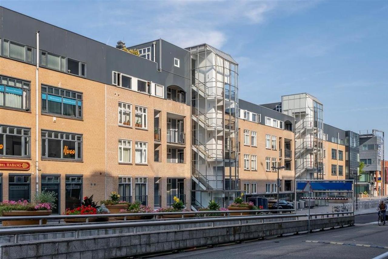 Top Floor Apartment with Balcony and Parking - Image 21