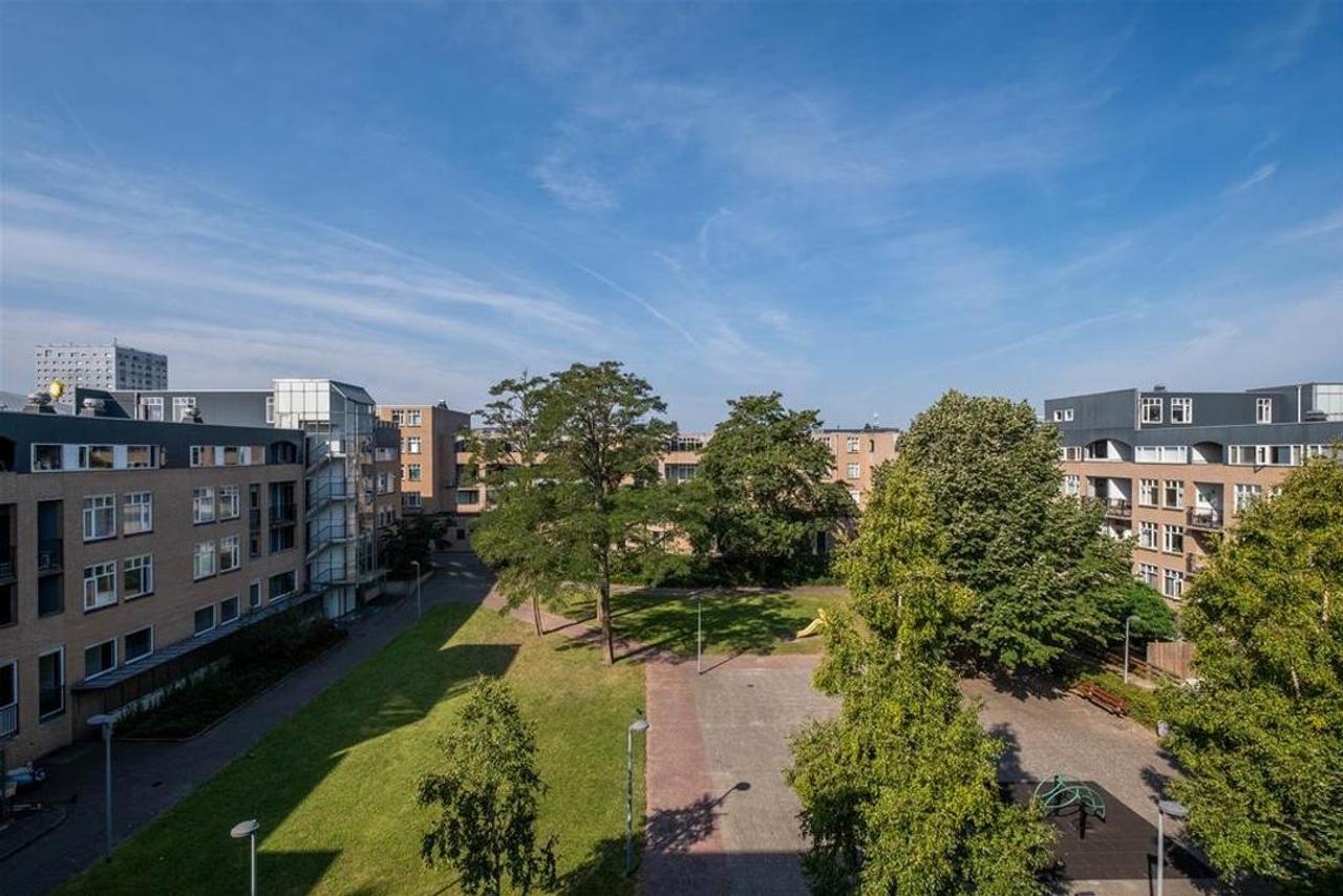 Top Floor Apartment with Balcony and Parking - Image 22