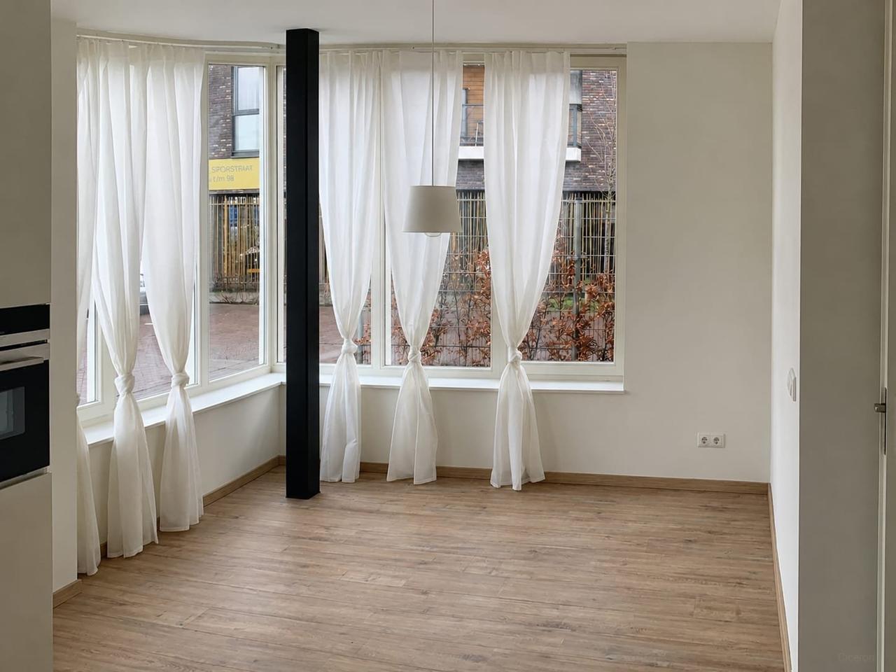 Corner House with 5 Bedrooms in Strijp R - Image 6