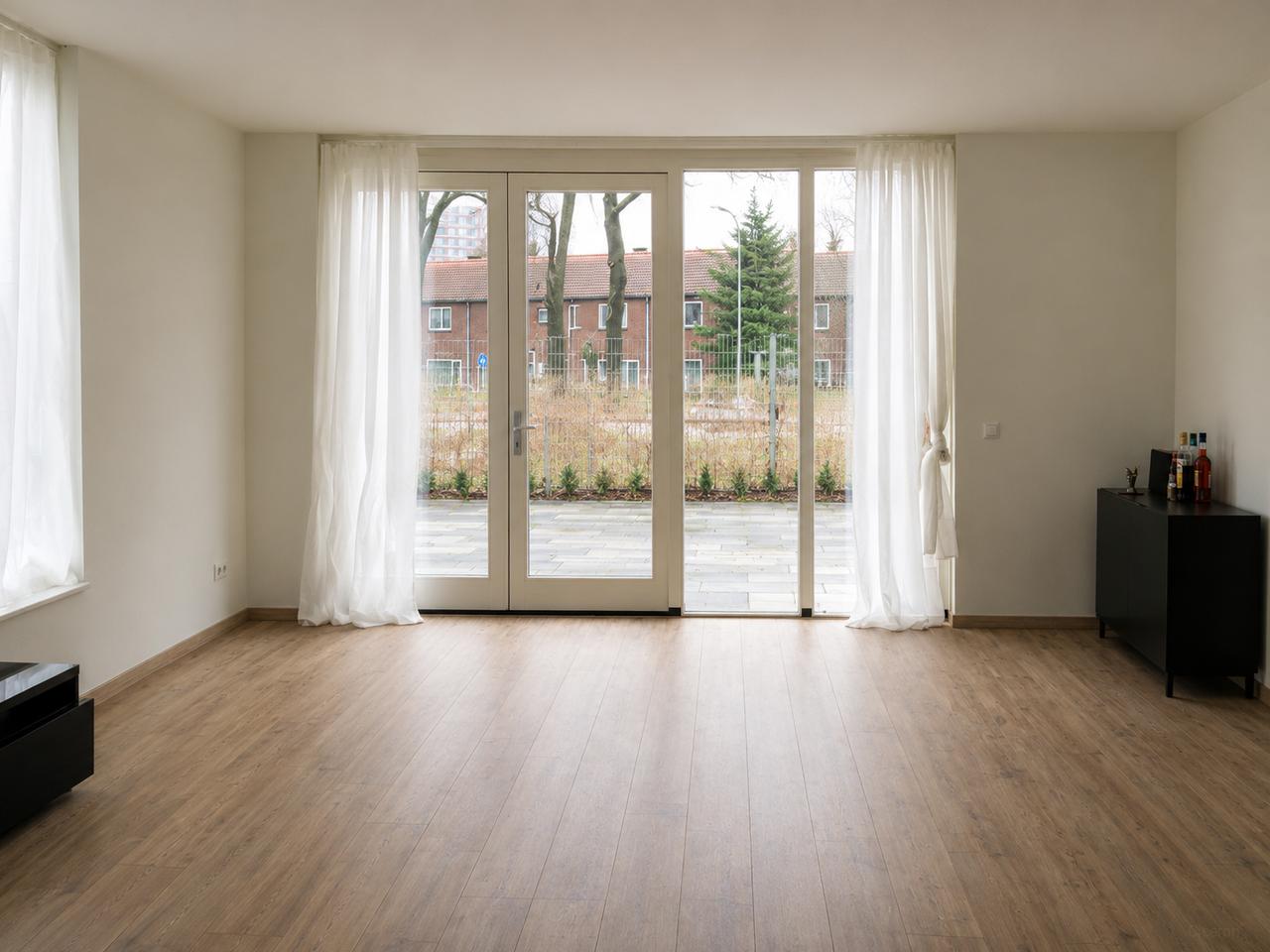 Corner House with 5 Bedrooms in Strijp R - Image 8