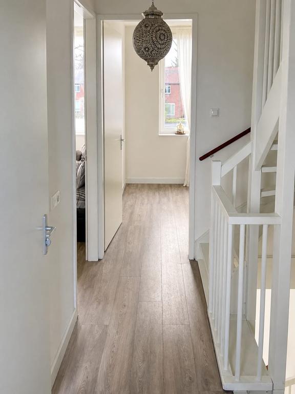 Corner House with 5 Bedrooms in Strijp R - Image 9