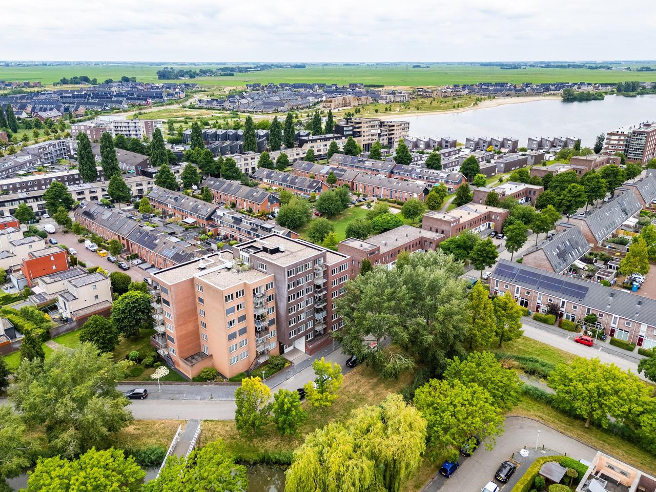 3-Bedroom Apartment in Stadshagen - Image 3