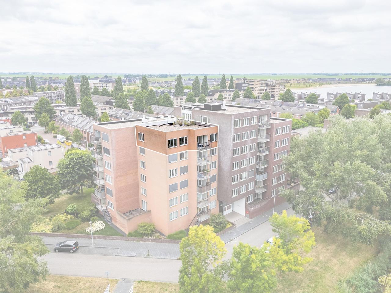 3-Bedroom Apartment in Stadshagen - Image 5