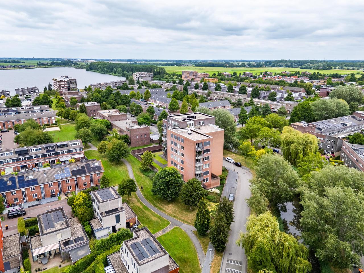 3-Bedroom Apartment in Stadshagen - Image 6