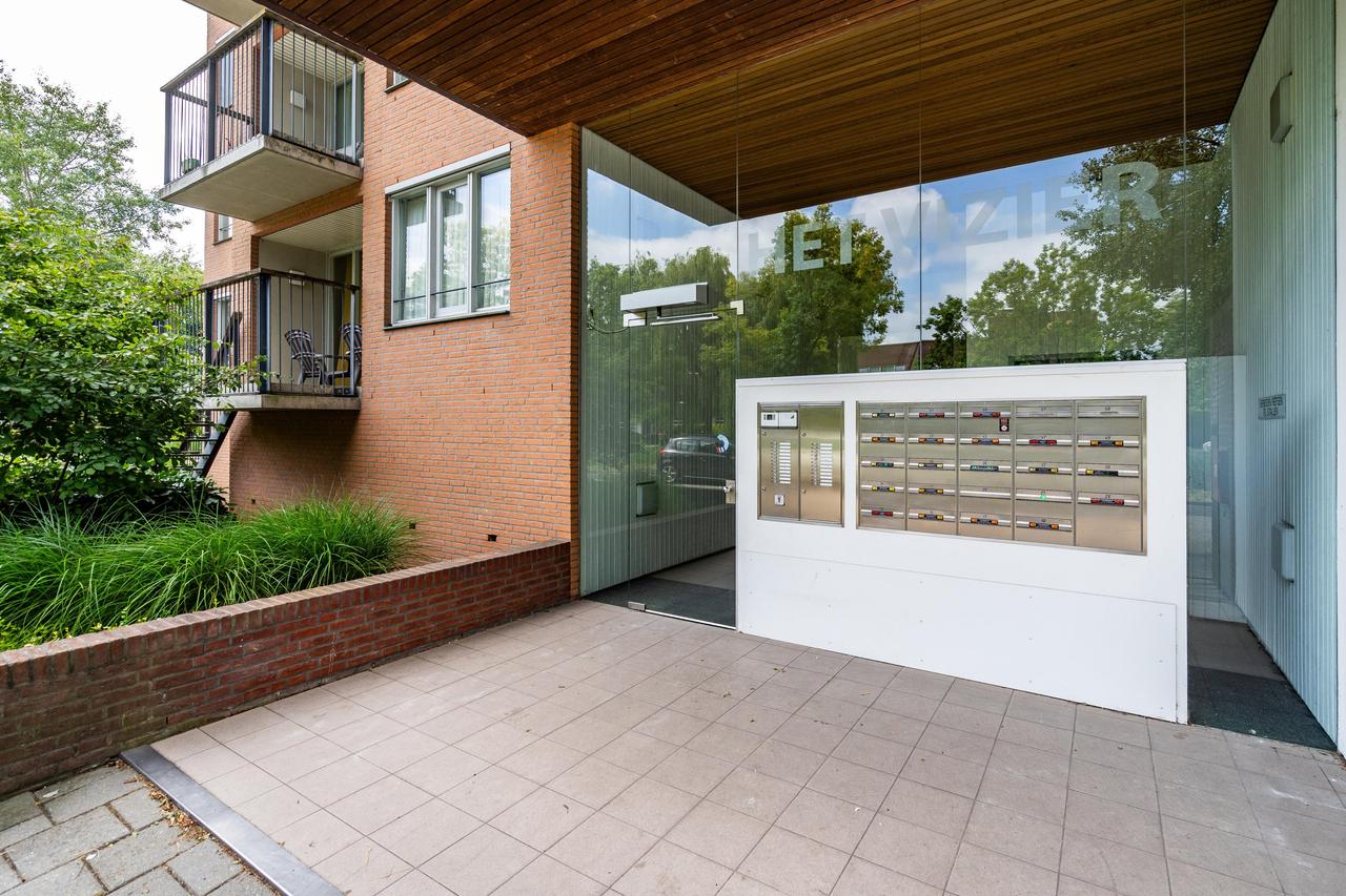 3-Bedroom Apartment in Stadshagen - Image 33