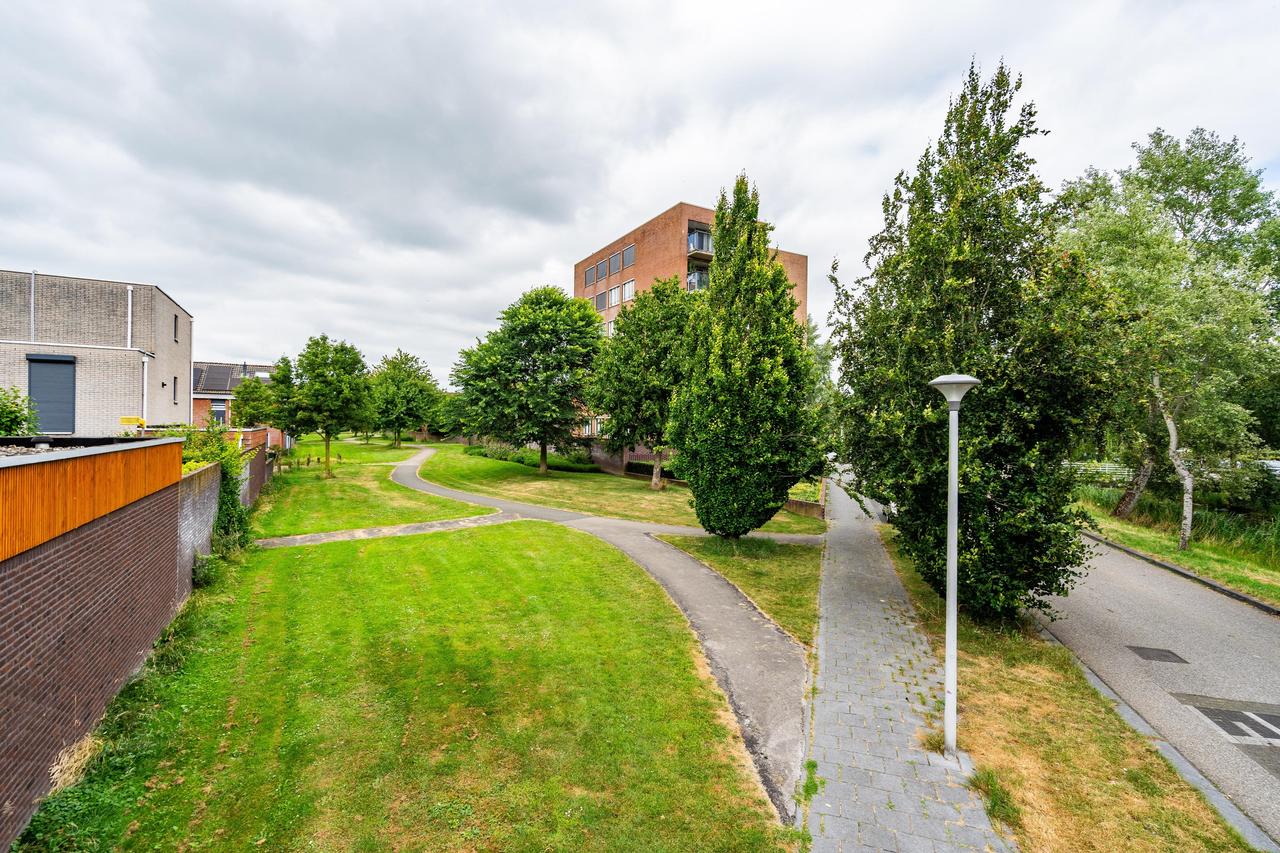 3-Bedroom Apartment in Stadshagen - Image 34