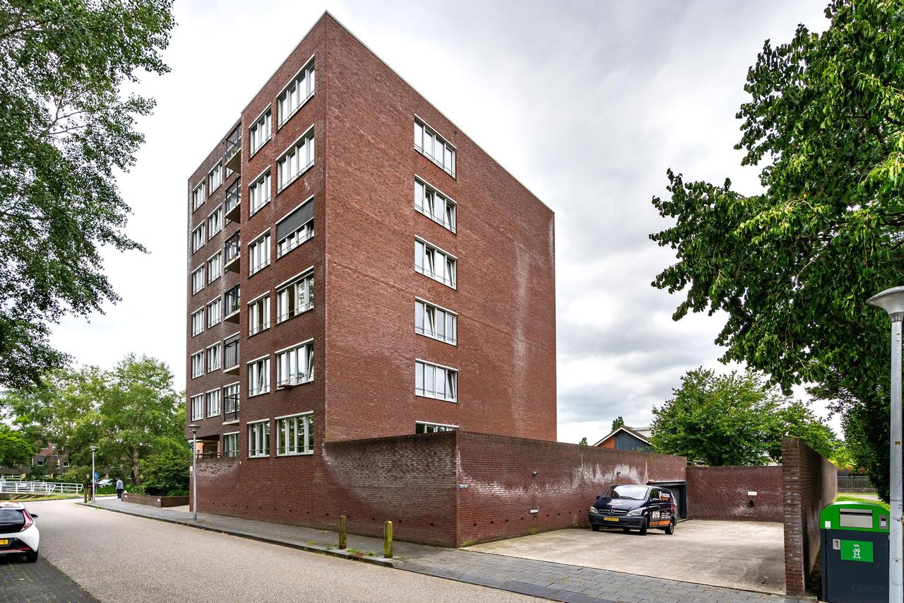 3-Bedroom Apartment in Stadshagen - Image 39