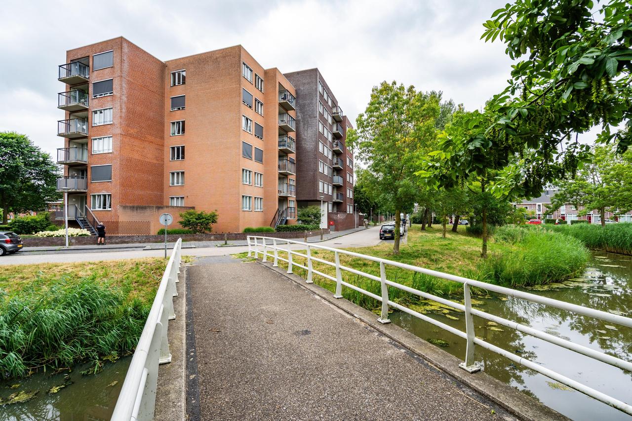3-Bedroom Apartment in Stadshagen - Image 40