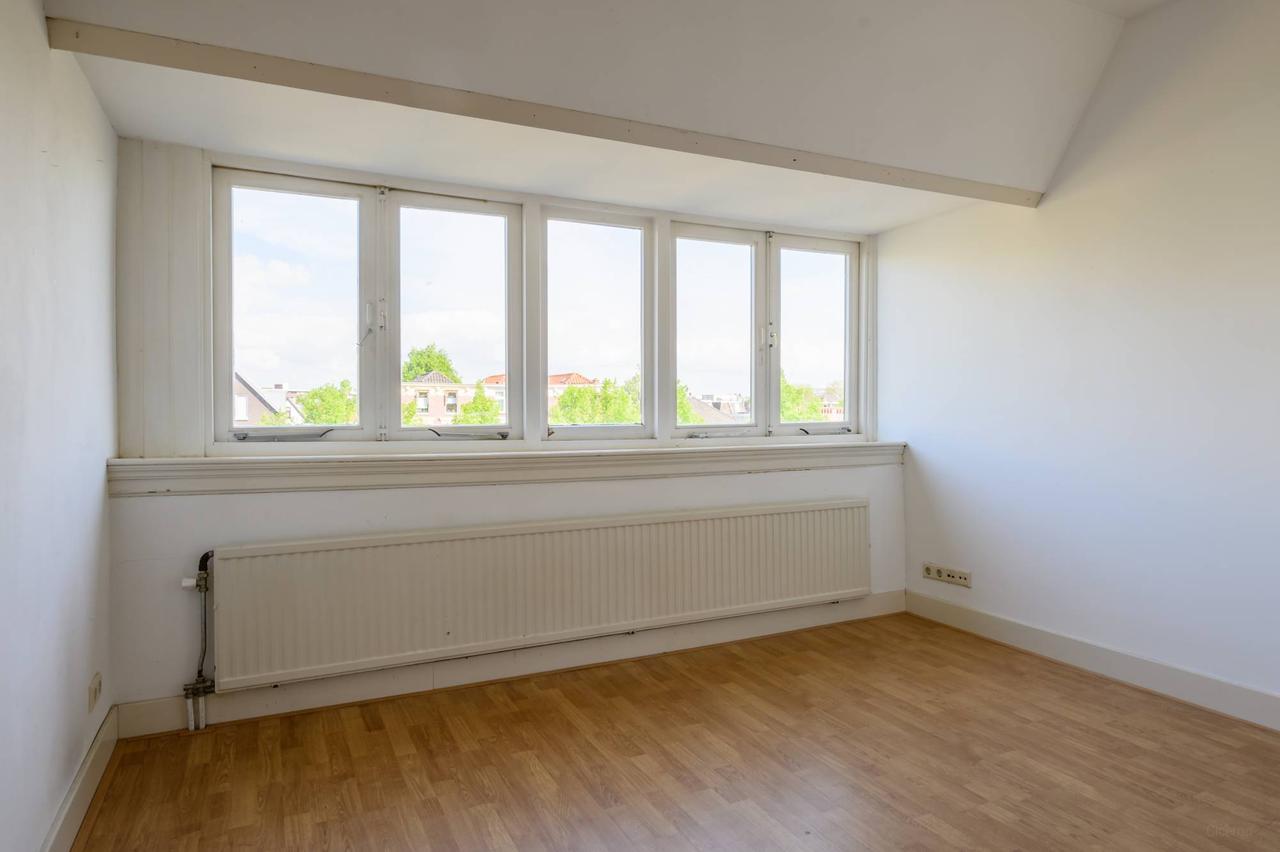 Compact 1-bedroom apartment near Leiden Central Station - Image 3