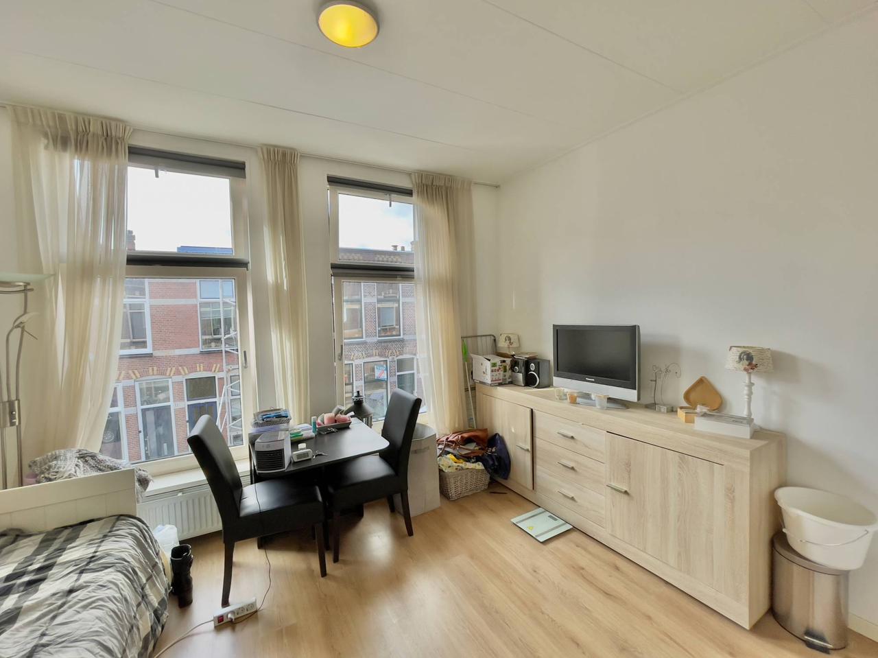 Lichte kamer met eigen keuken in Leiden - Afbeelding 5