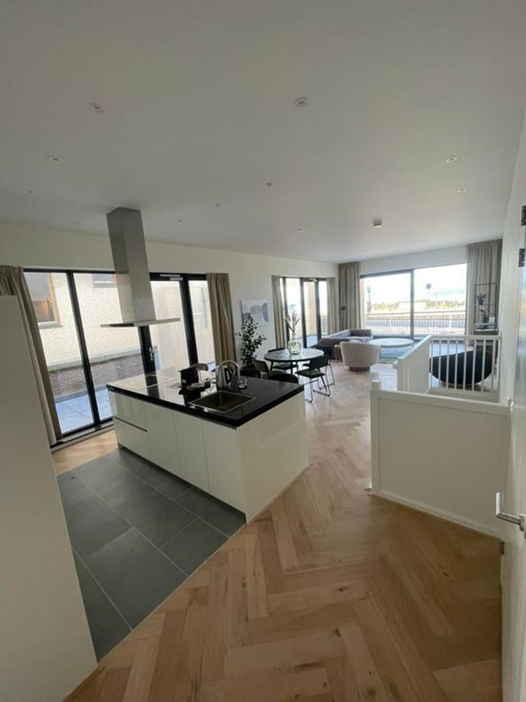 Gemeubileerd 3-kamerappartement in Centrum - Afbeelding 1