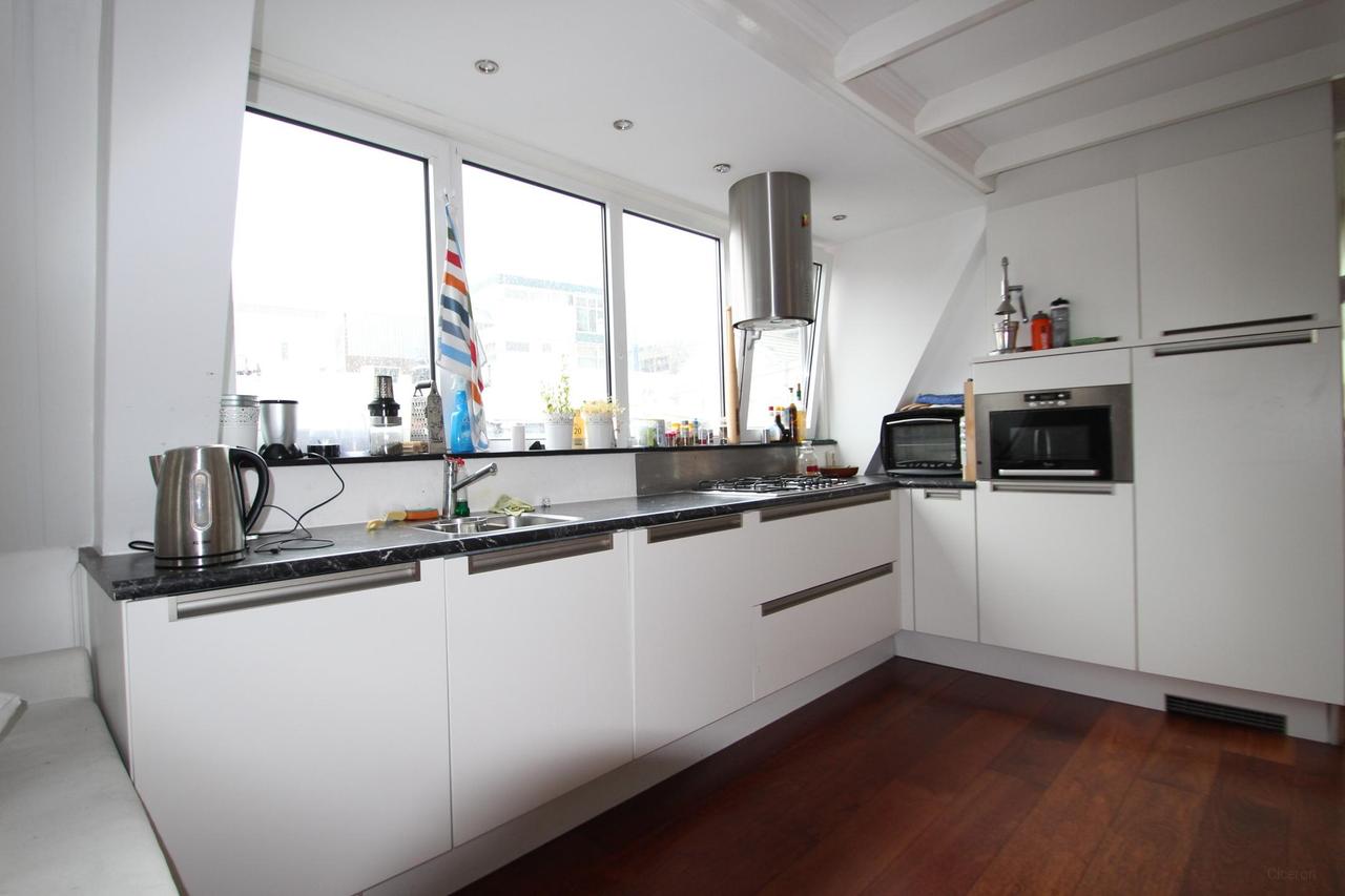 4-room apartment with roof terrace in Utrecht - Image 3