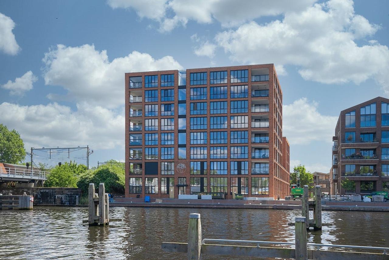 Spaarne View with Parking - Image 2