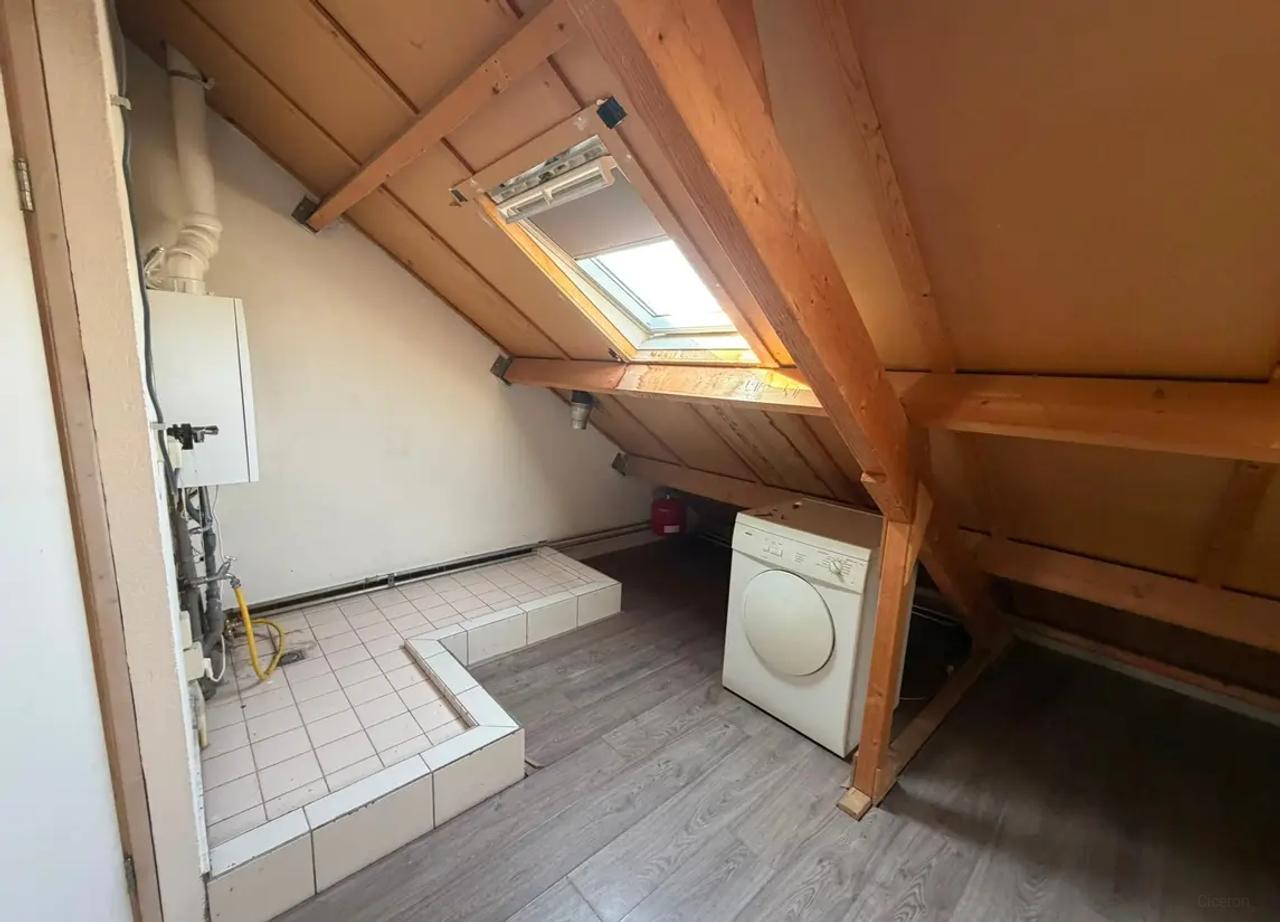 Family Home with Garage, Close to City Center - Image 13