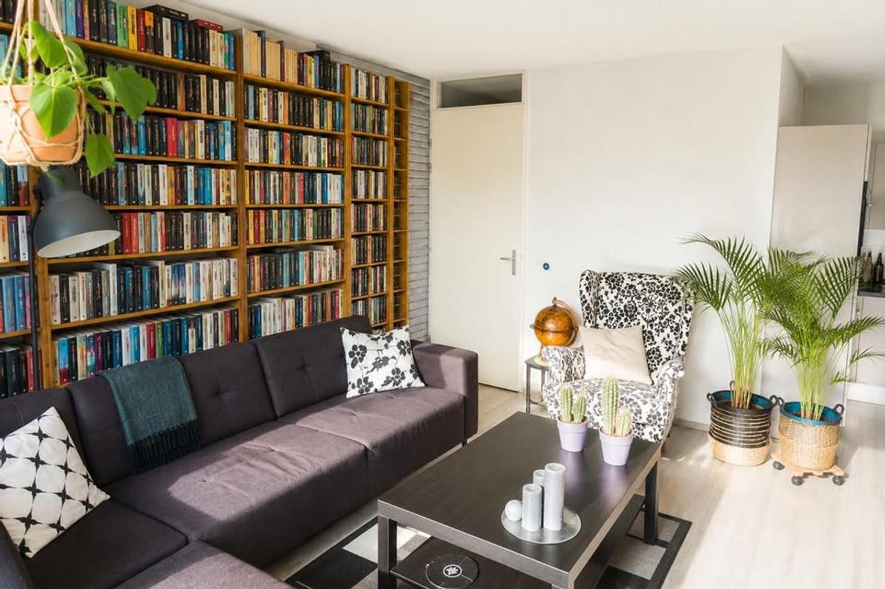 Gemeubileerd 2-kamerappartement met balkon - Afbeelding 1