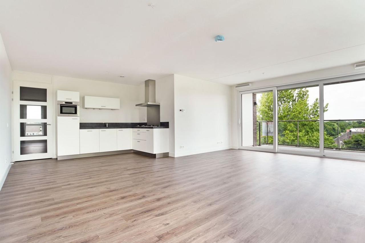 Immediately Available 2-Bedroom Apartment - Image 1