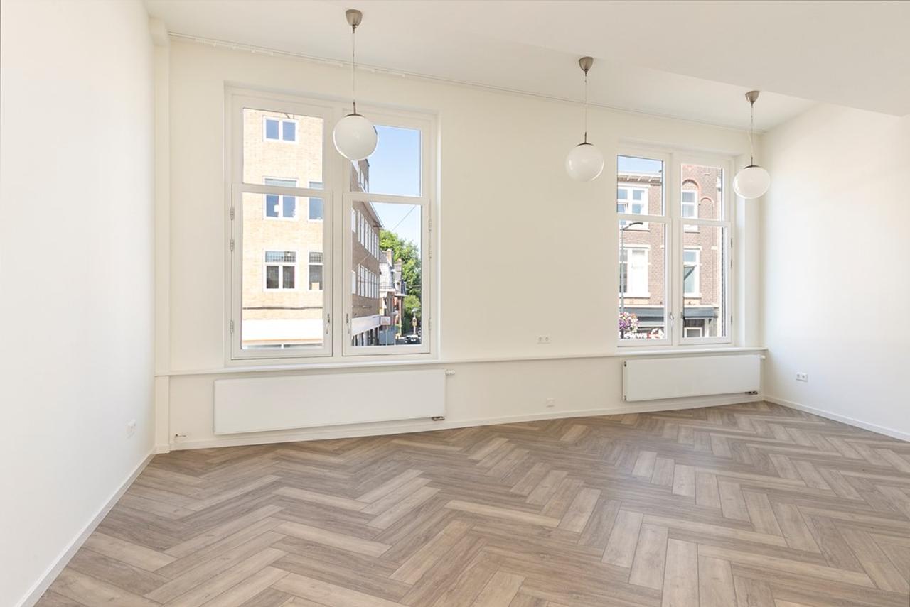 2-Bedroom Apartment with Roof Terrace in Utrecht East - Image 1