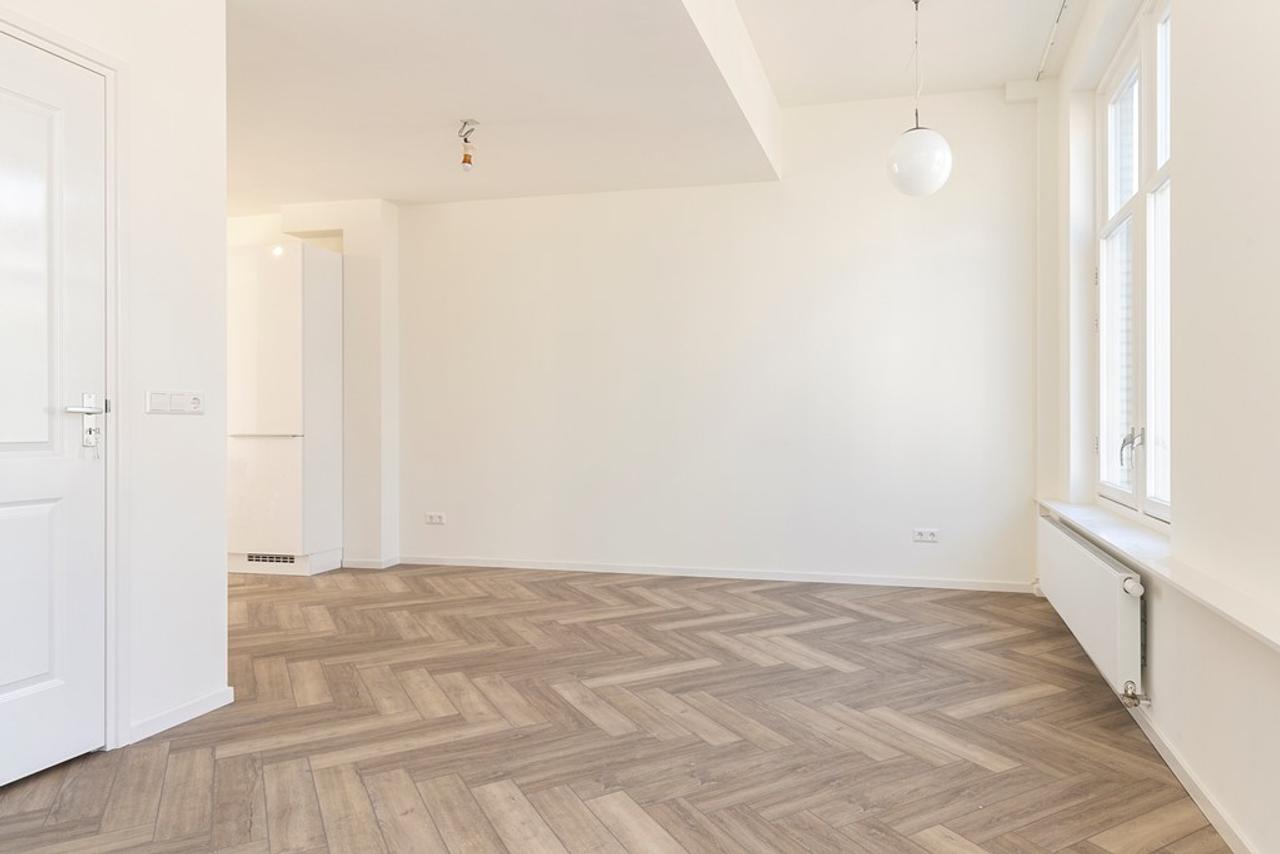 2-Bedroom Apartment with Roof Terrace in Utrecht East - Image 2