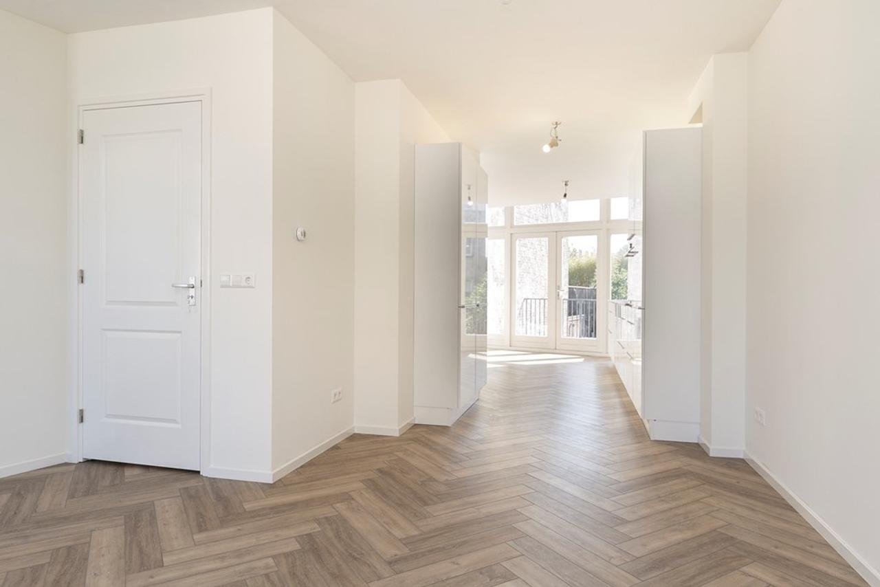 2-Bedroom Apartment with Roof Terrace in Utrecht East - Image 3