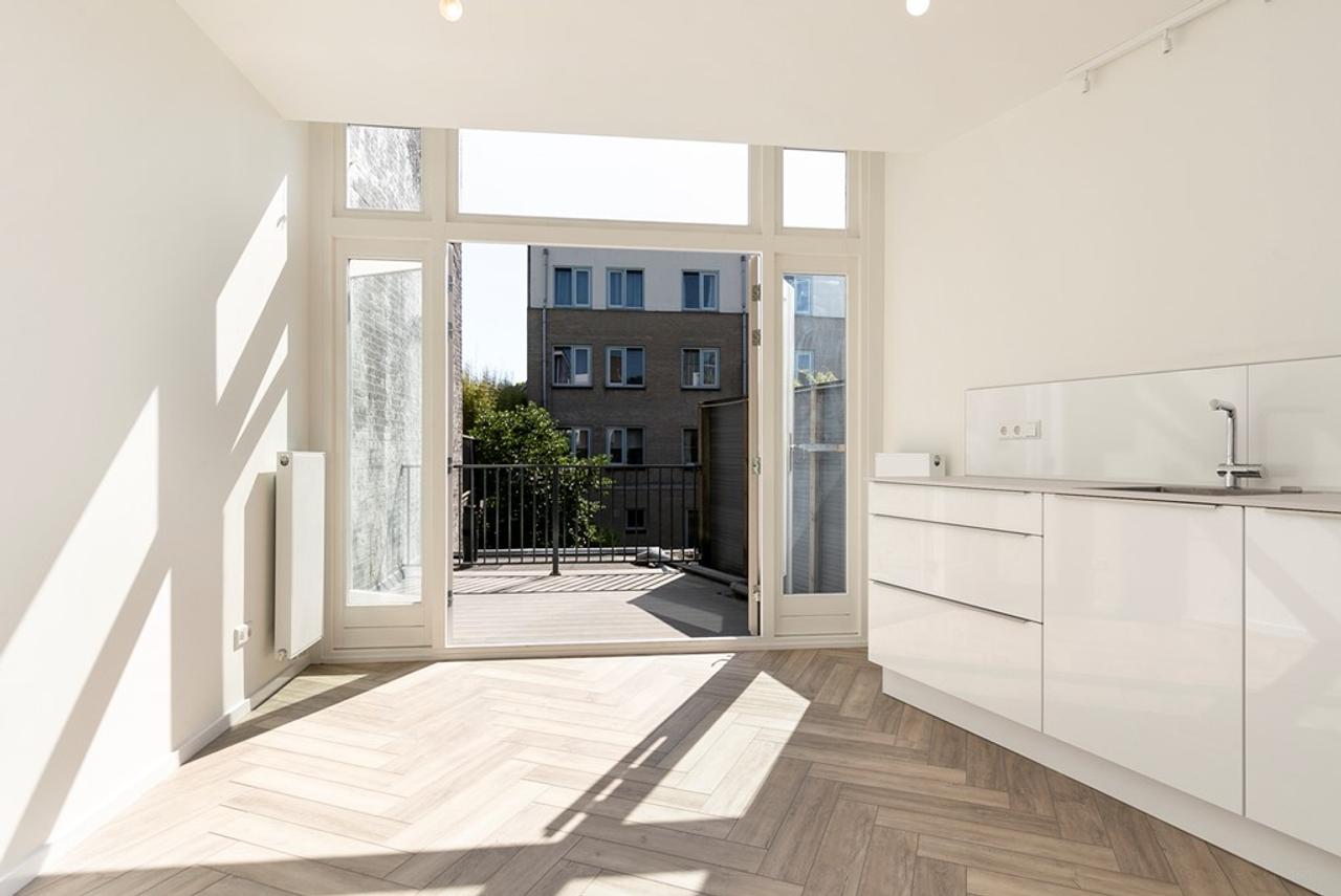 2-Bedroom Apartment with Roof Terrace in Utrecht East - Image 5