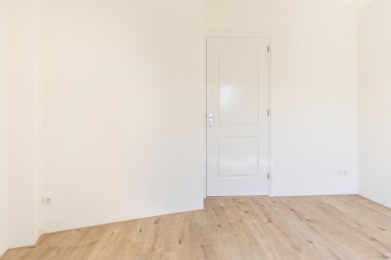 2-Bedroom Apartment with Roof Terrace in Utrecht East - Image 9