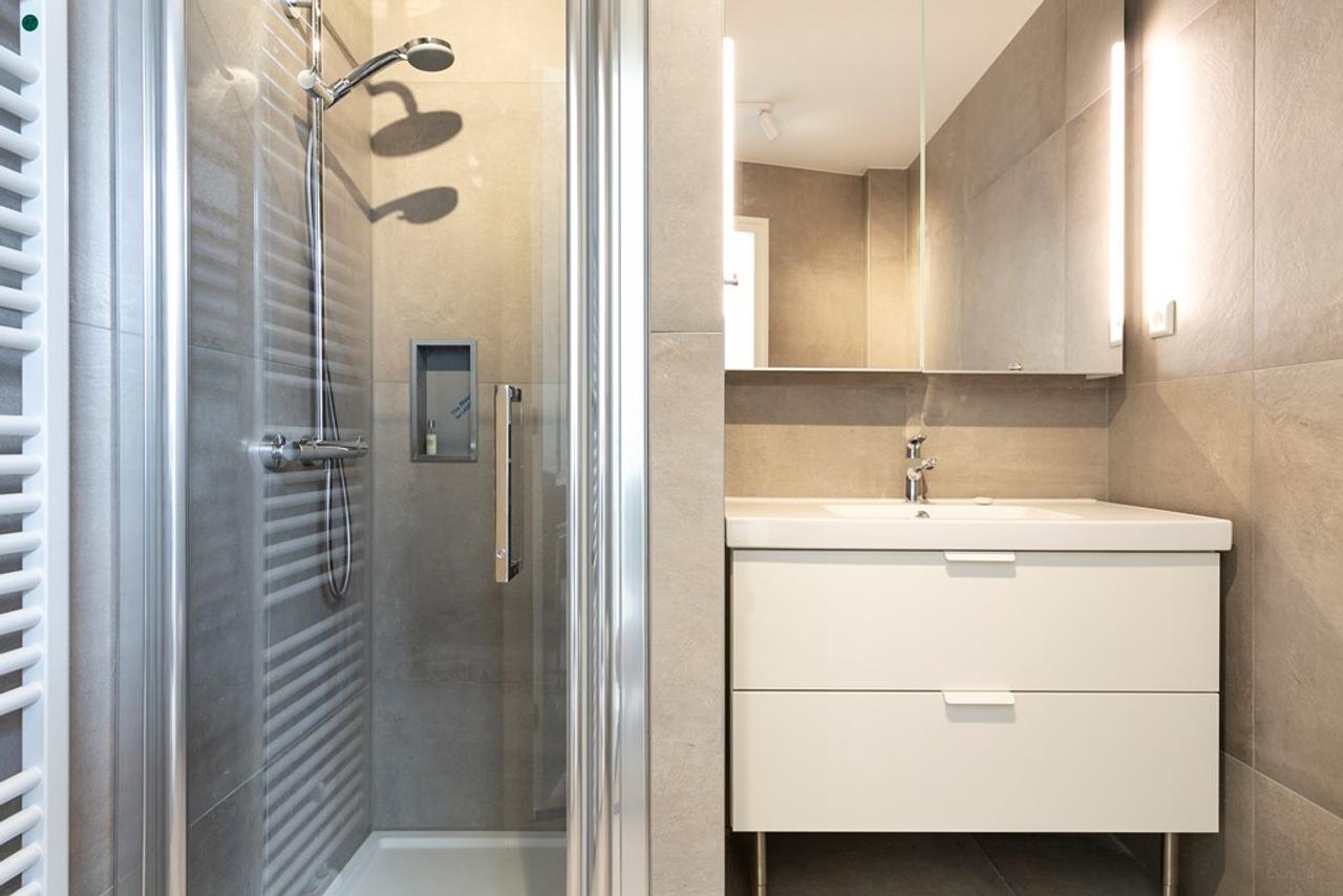 2-Bedroom Apartment with Roof Terrace in Utrecht East - Image 12