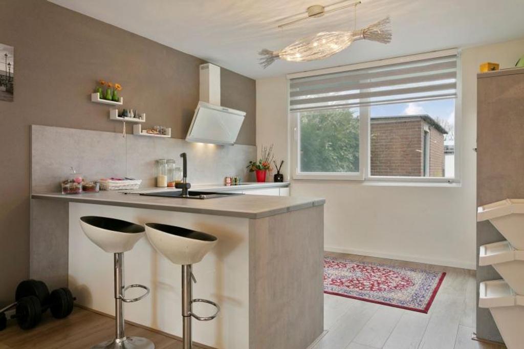 Lichte semi-studio met eigen badkamer - Afbeelding 2