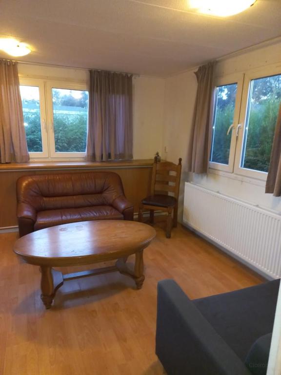 Quiet 2-bedroom chalet in Schaijk - Image 9