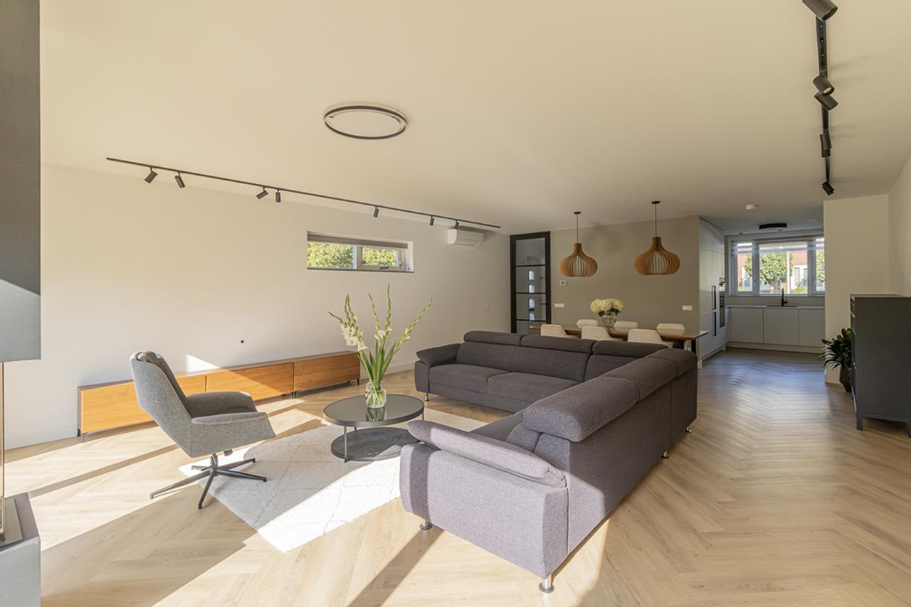 Furnished 5-Bedroom Family Home - Image 4