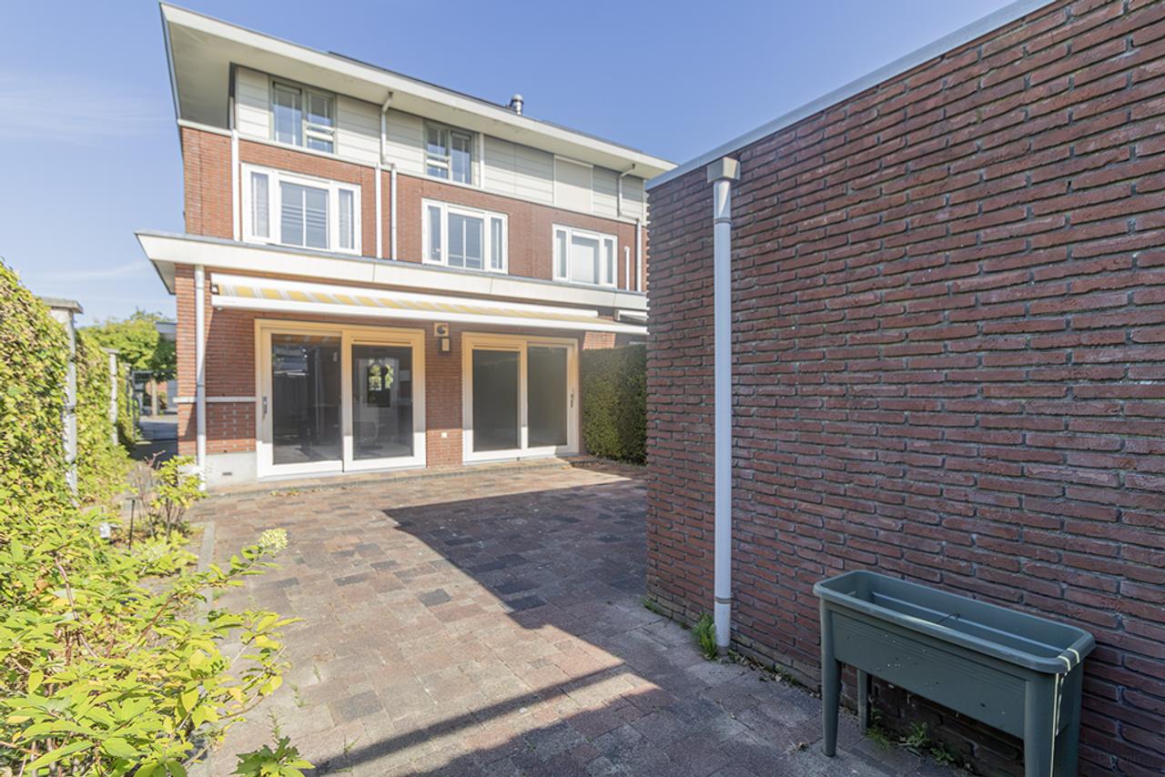 Furnished 5-Bedroom Family Home - Image 22
