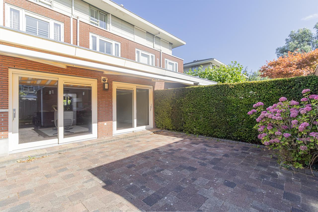 Furnished 5-Bedroom Family Home - Image 23