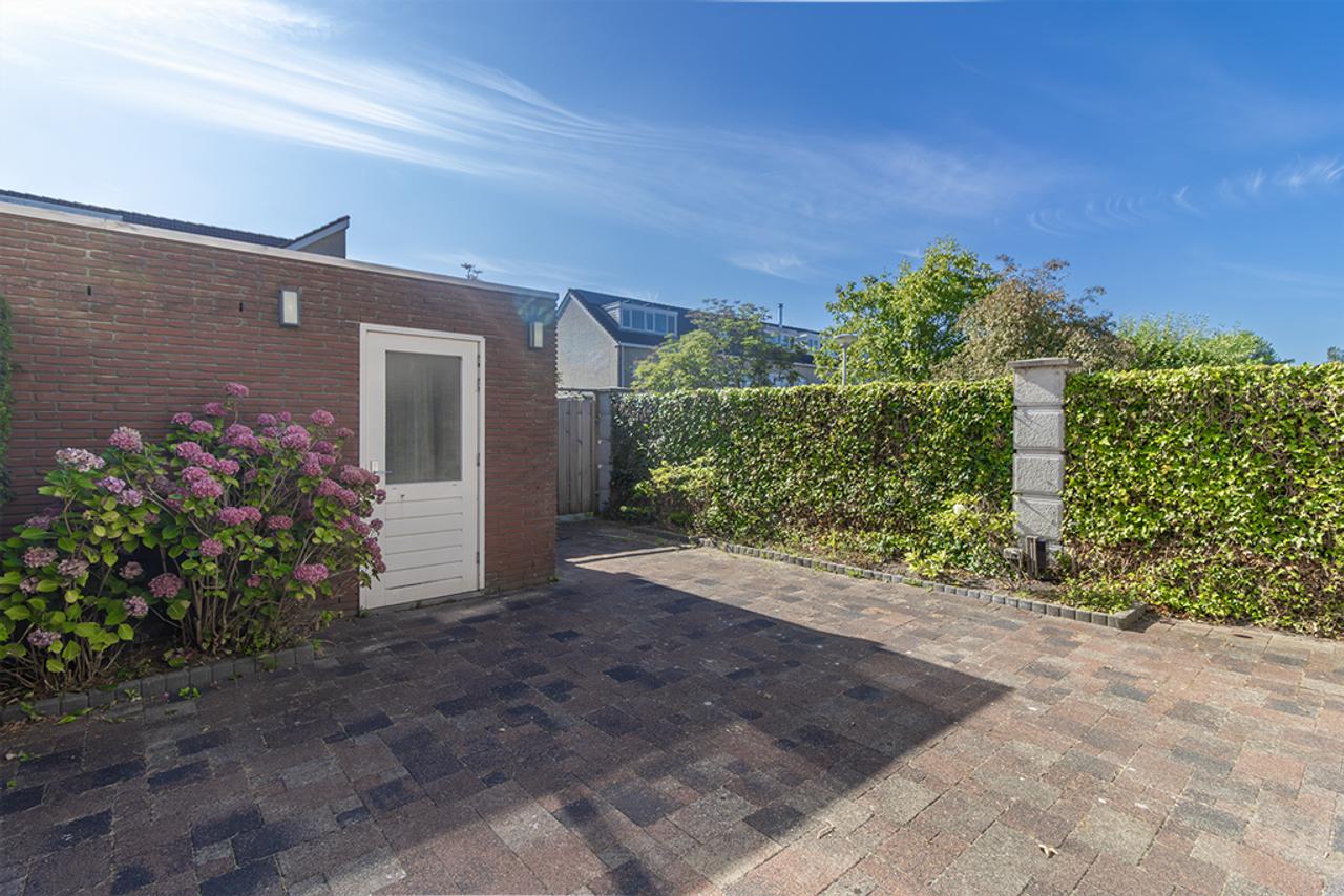 Furnished 5-Bedroom Family Home - Image 25