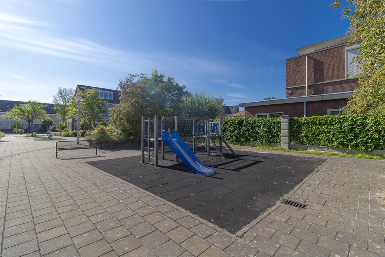 Furnished 5-Bedroom Family Home - Image 26